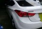 Hyundai Elantra Manual White Sedan For Sale -4