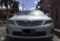 Toyota Altis 2011 1.6 V variant, pearl white.-1