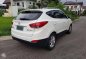 2011 Hyundai Tucson Vanilla White Automatic Transmission-4