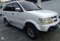 SELLING 2005 ISUZU Crosswind xuvi-9