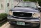 SELLING FORD Expedition 2002-1