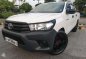 SELLING Toyota Hilux 2017-8