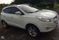 White Hyundai Tucson Automatic 2011 FOR SALE-5