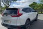 2017 Honda CR-V pearl white with good condition-3