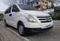 Selling Hyundai Starex 2017 Manual Gasoline in Quezon City-4