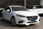 White Mazda 3 2015 at 15000 km for sale-0