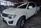 Selling White Mitsubishi Strada 2014 Automatic Diesel -0