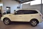 White Hyundai Santa Fe 2010 Automatic Gasoline for sale in Manila-2