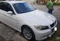 White Bmw 320I 2009 at 70000 km for sale -0