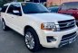 Selling White Ford Expedition 2017 Automatic Gasoline at 30000 km-1