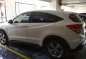 Selling White Honda Hr-V 2015 in Makati -1