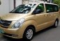 Selling Gold 2012 Hyundai Grand starex at 76043 km-0