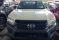 Selling White Toyota Hilux 2018 Manual Diesel -1