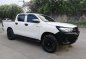 White Toyota Hilux 2016 for sale in Cebu -2
