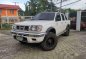 Selling White Nissan Frontier 2000 at 100000 km-1