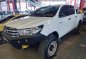 Selling White Toyota Hilux 2016 Automatic Diesel -2