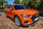 Selling Orange Audi Q3 2020 at 300 km-0