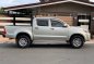 Selling Pearlwhite Toyota Hilux 2013 in Meycauayan-1