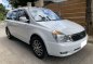 Sell White 2014 Kia Carnival in Pasig-1