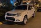 White Ford Everest 2014 for sale in Pasay-2