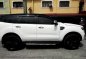 Selling White Ford Everest 2018 at 26000 km-3