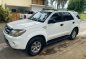 Selling White Toyota Fortuner 2005 in Makati-4