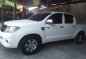 Selling Pearl White Toyota Hilux in Parañaque-9