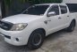 Selling Pearl White Toyota Hilux in Parañaque-1