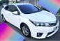 Sell Pearl White 2015 Toyota Corolla Altis in Manila-1