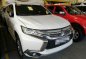 Sell White 2016 Mitsubishi Montero in Manila-4