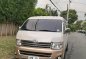 Selling White Toyota Hiace Super Grandia 2013 in Quezon City-2