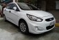 Selling Pearl White Hyundai Accent 2019 in Manila-2