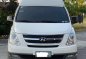 White Hyundai Grand Starex 2011-2