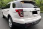 White Ford Explorer 2013 -1