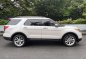 White Ford Explorer 2013 -2