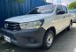 Selling White Toyota Hilux 2019 in Quezon-1