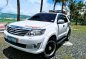 Selling White Toyota Fortuner 2012 in Subic-6