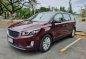 Red Kia Carnival 2017 for sale in Automatic-0