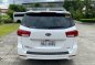 Selling Pearl White Kia Carnival 2018 in Pasig-9