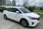 Selling Pearl White Kia Carnival 2018 in Pasig-0