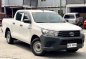 Selling White Toyota Hilux 2019 in Makati-0