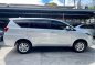 Selling Pearl White Toyota Innova 2017 in Las Piñas-3