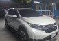 Selling White Honda CR-V 2018 in Mandaluyong-1