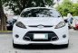 Selling White Ford Fiesta 2013 -1