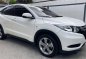 Selling Pearl White Honda Hr-V 2015 in Makati-1