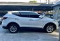 White Hyundai Santa Fe 2017 for sale in Automatic-2