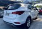 White Hyundai Santa Fe 2017 for sale in Automatic-3