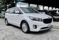 Pearl White Kia Carnival 2017 for sale in Pasig -5