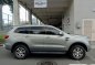 Selling Pearl White Ford Everest 2017 in Pasig-5