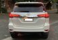 Selling White Toyota Fortuner 2016 in Quezon City-6